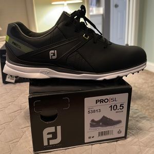 Men’s Foot joy golf shoes size 10.5 Medium. NWT